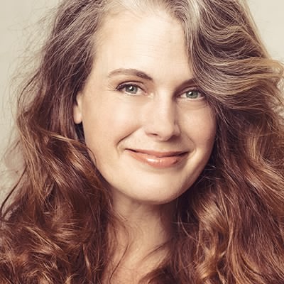 Mandi Lynn_Headshot_Small Mandi Lynn_Headshot_Small